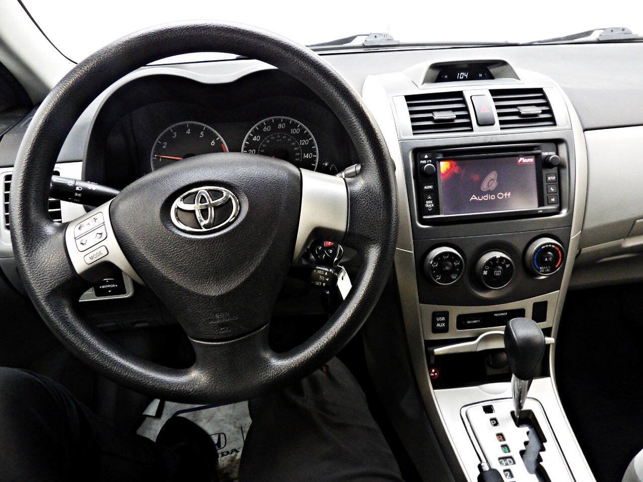 Used 2013 Toyota Corolla LE FWD image 16