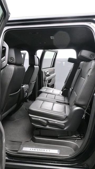Used 2021 Chevrolet Suburban LT w/ Luxury Package image 17