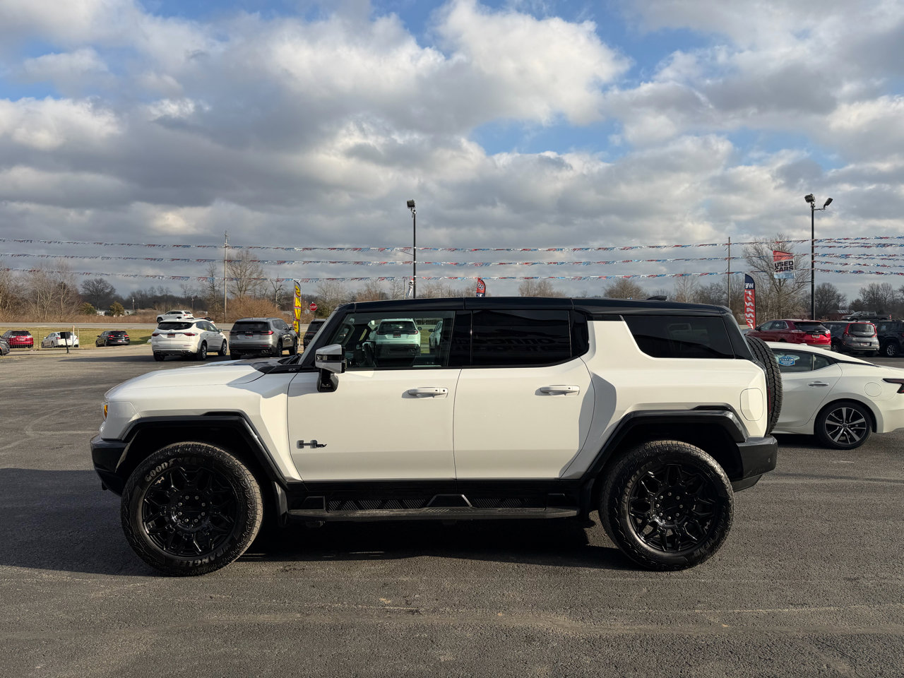 Used 2025 GMC Hummer EV 2X w/ LPO, Cargo Utility Package image 10