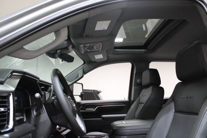 New 2026 GMC Sierra 2500 Denali w/ Denali Reserve Package image 3