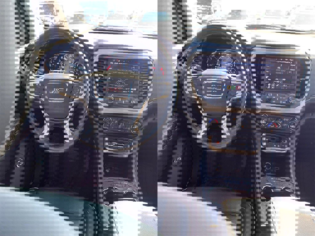 Used 2023 GMC Acadia Denali w/ Denali Ultimate Package image 27