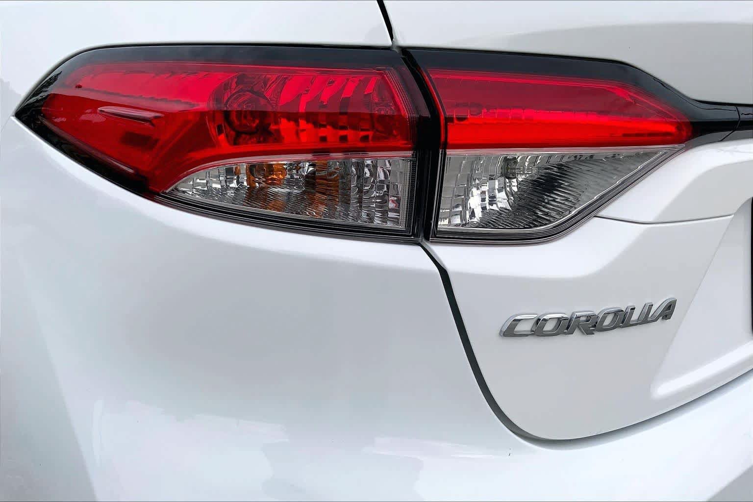 Used 2025 Toyota Corolla LE FWD image 28