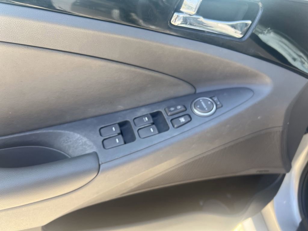 Used 2014 Hyundai Sonata Limited w/ Technology Package 05 image 12