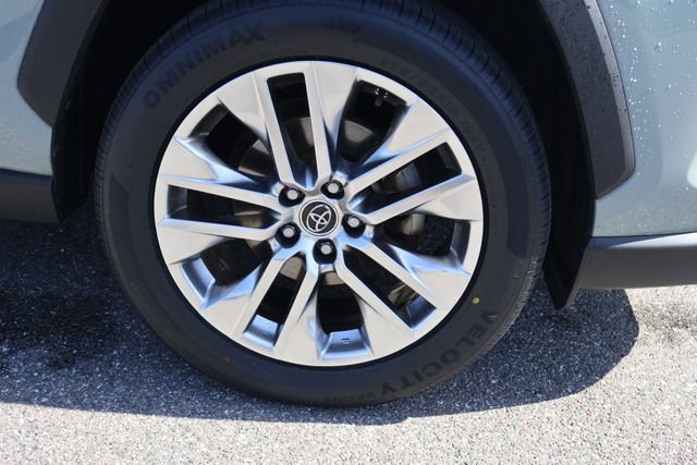 Used 2020 Toyota RAV4 XLE Premium image 11