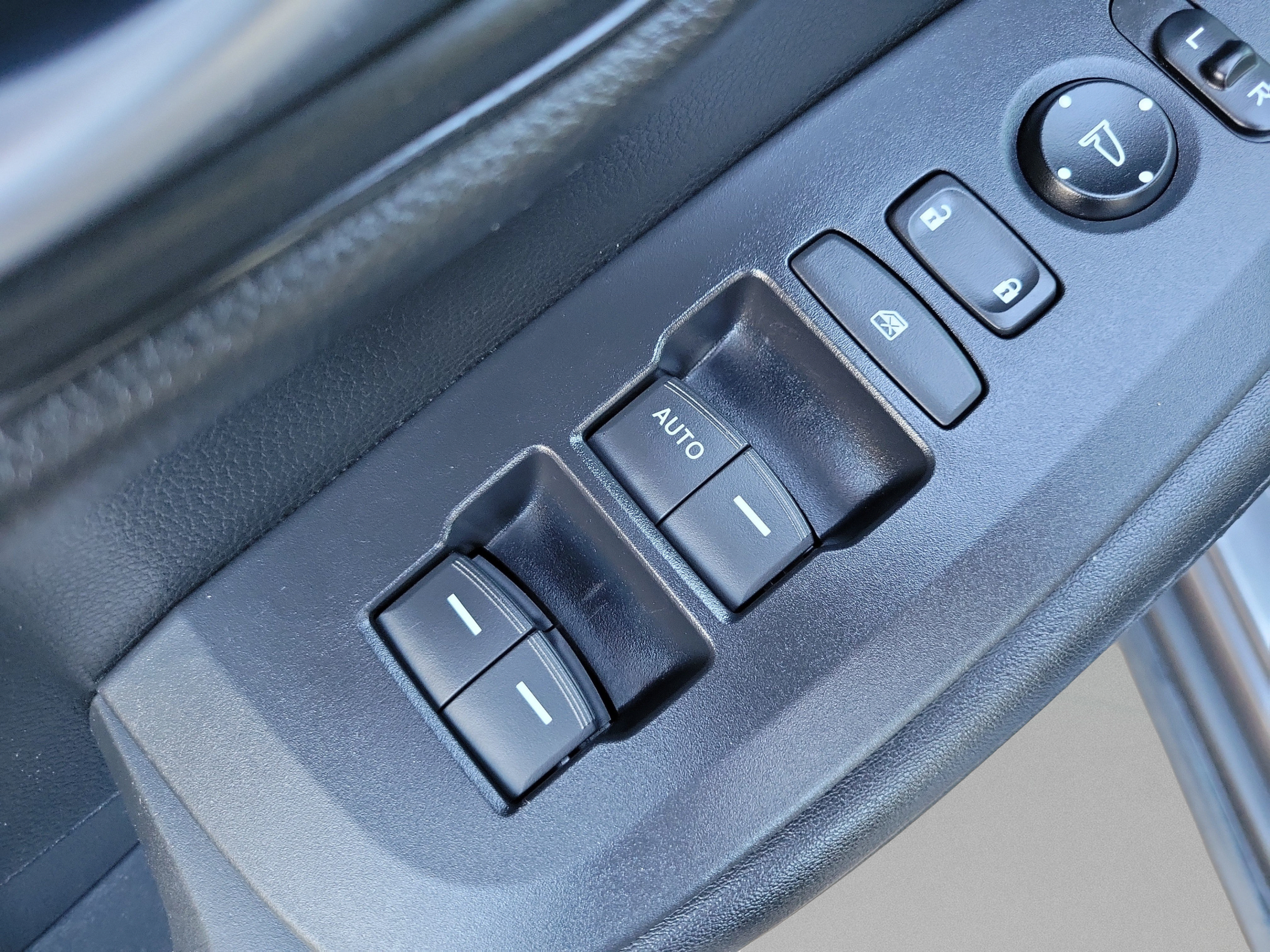 Used 2024 Honda HR-V LX image 17