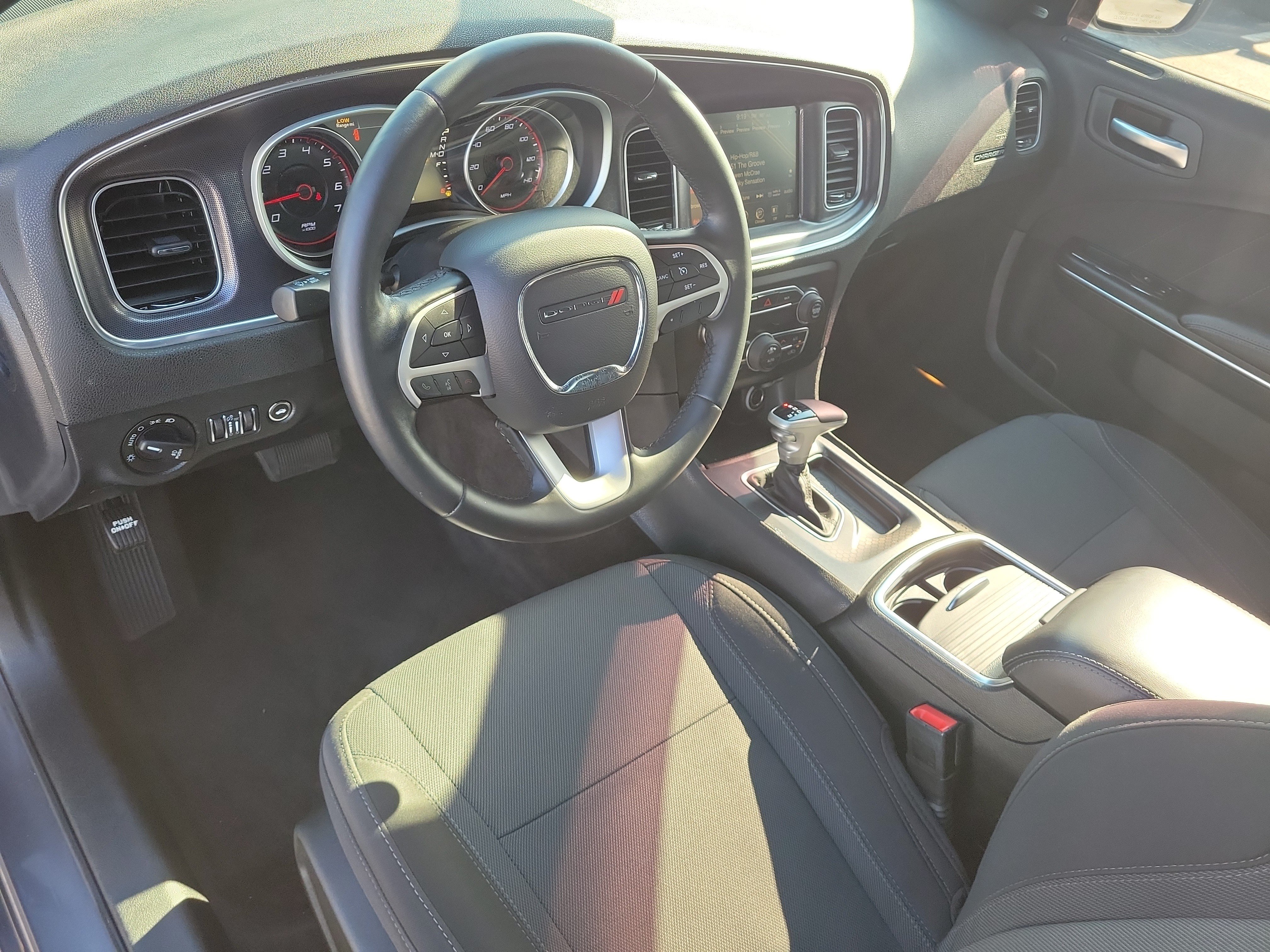Used 2016 Dodge Charger SXT RWD image 13