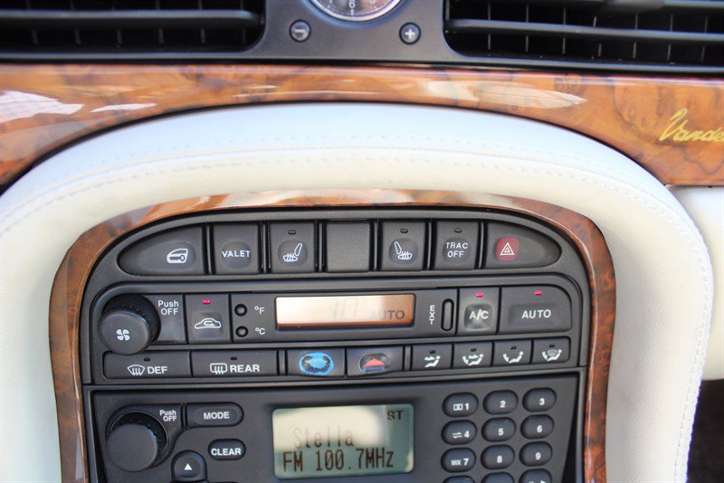 Used 2001 Jaguar XJ RWD image 10