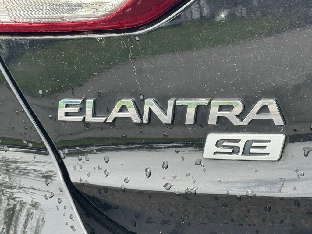 Used 2018 Hyundai Elantra SE image 9