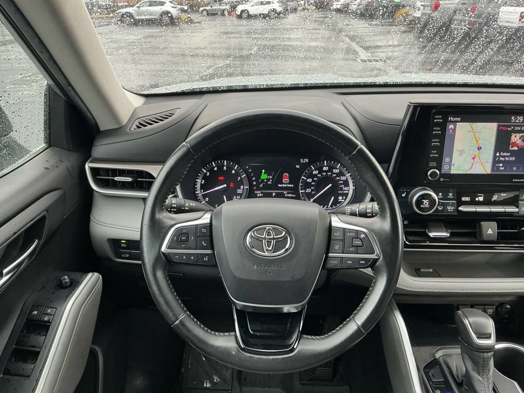 Used 2020 Toyota Highlander XLE AWD/4WD image 29
