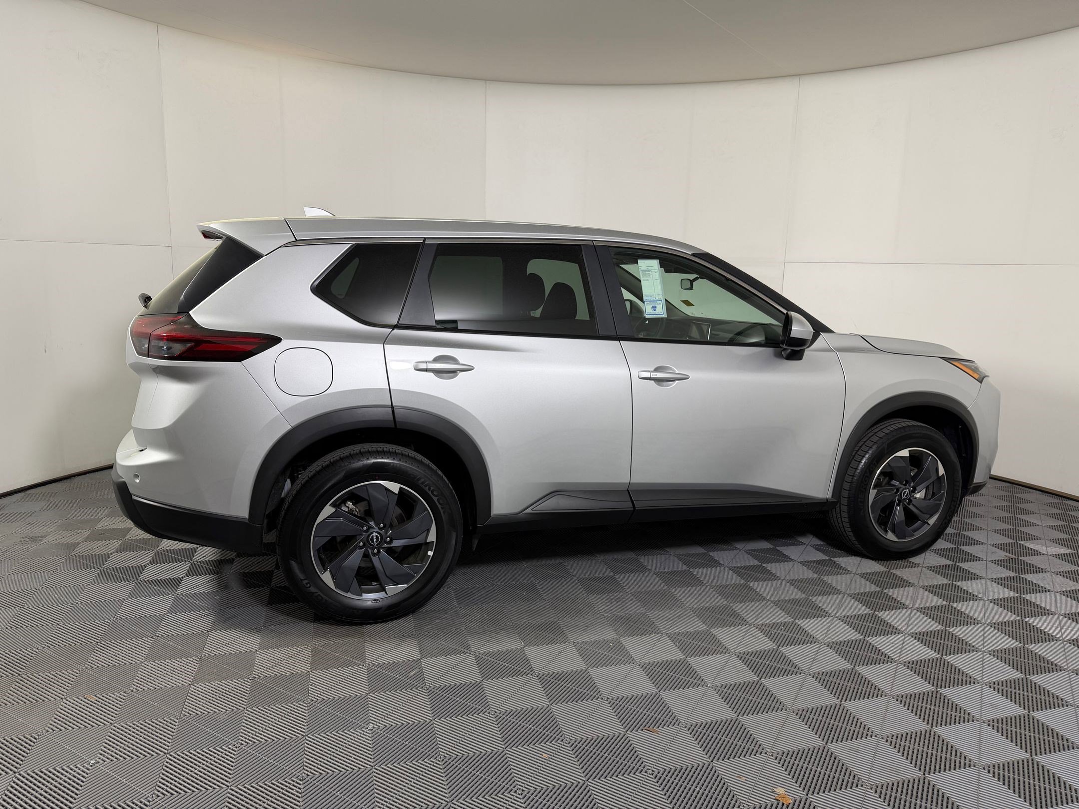 Used 2025 Nissan Rogue SV image 19