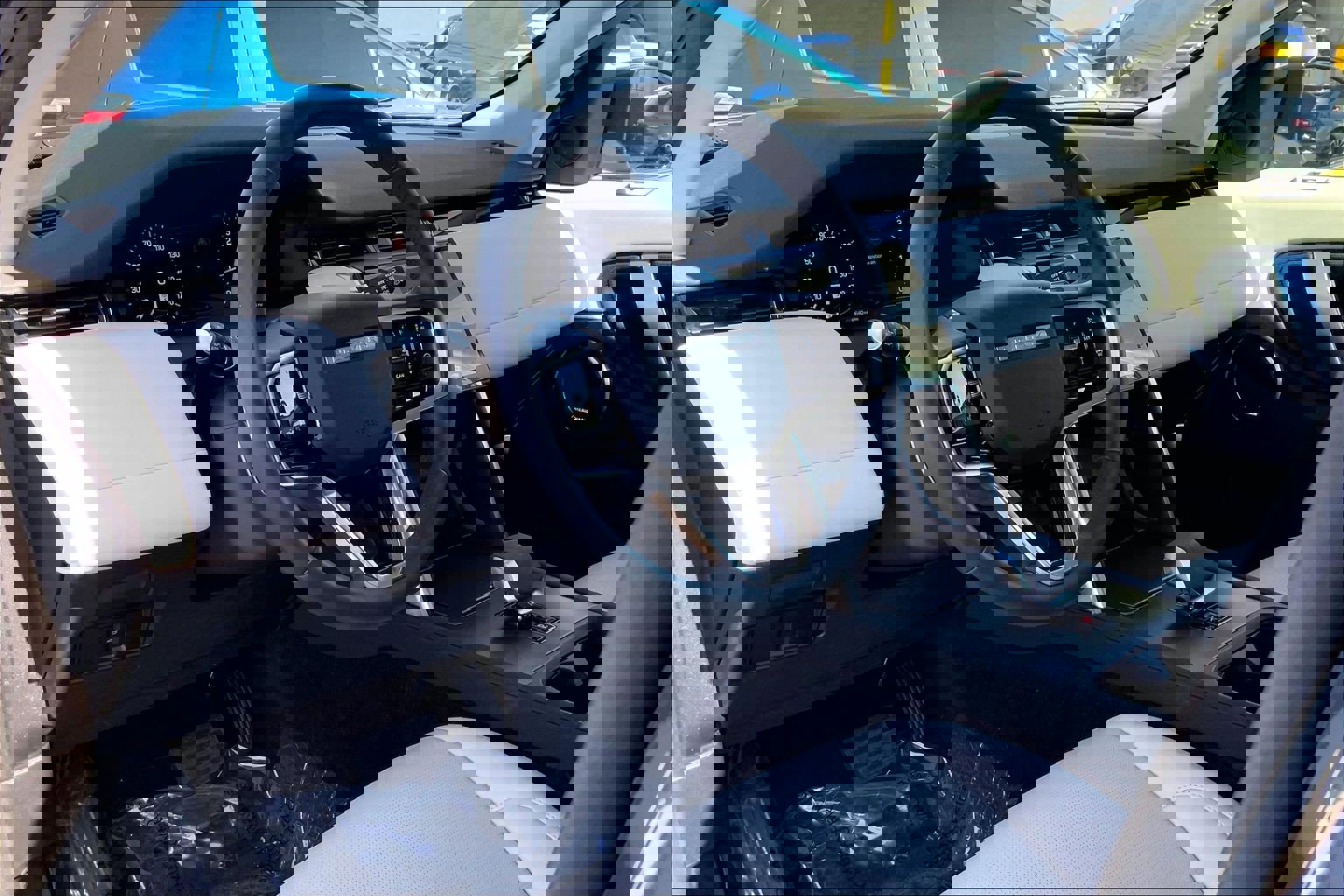 Used 2024 Land Rover Discovery Sport S image 17