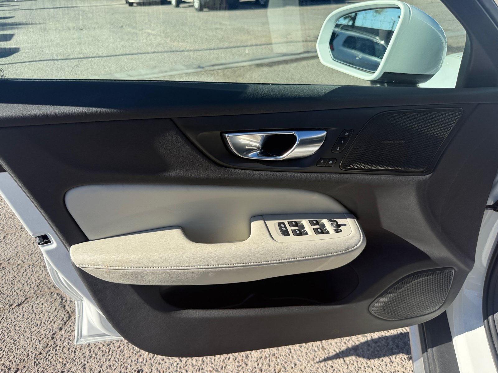 Used 2025 Volvo V60 B5 Cross Country Ultra AWD/4WD image 12