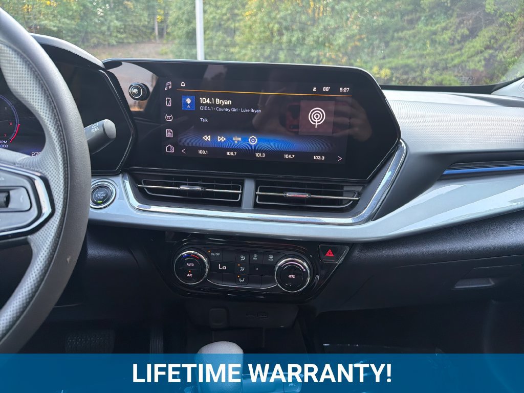 Used 2025 Chevrolet Trax LT FWD image 14