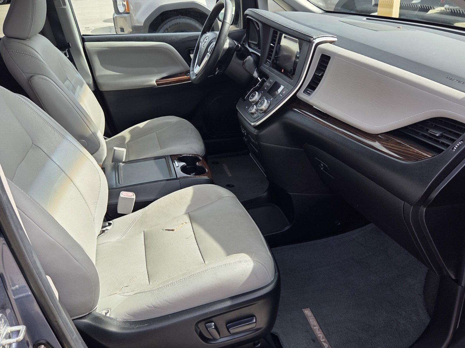 Used 2015 Toyota Sienna Limited image 13
