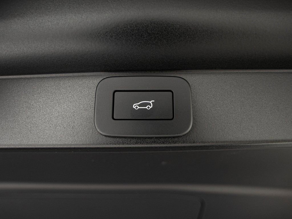 New 2026 Land Rover Range Rover SE image 38