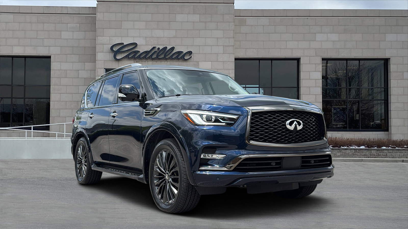 Used 2021 INFINITI QX80 Premium Select w/ All-Season Package AWD/4WD image 1