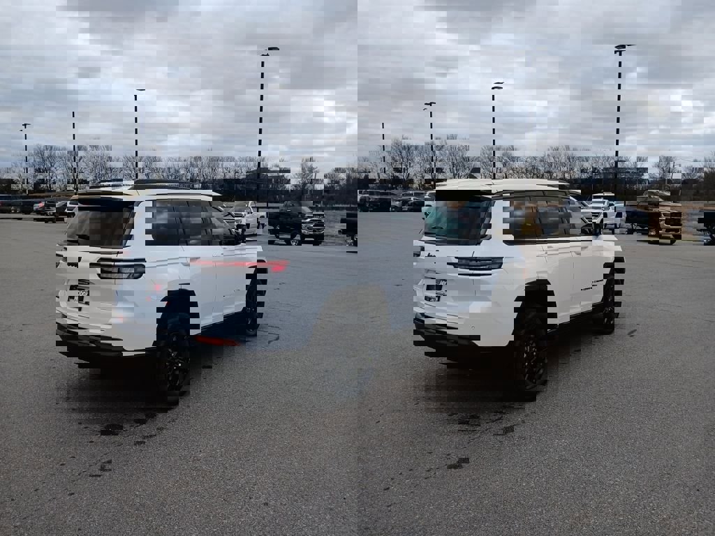 New 2026 Jeep Grand Cherokee L Laredo image 7