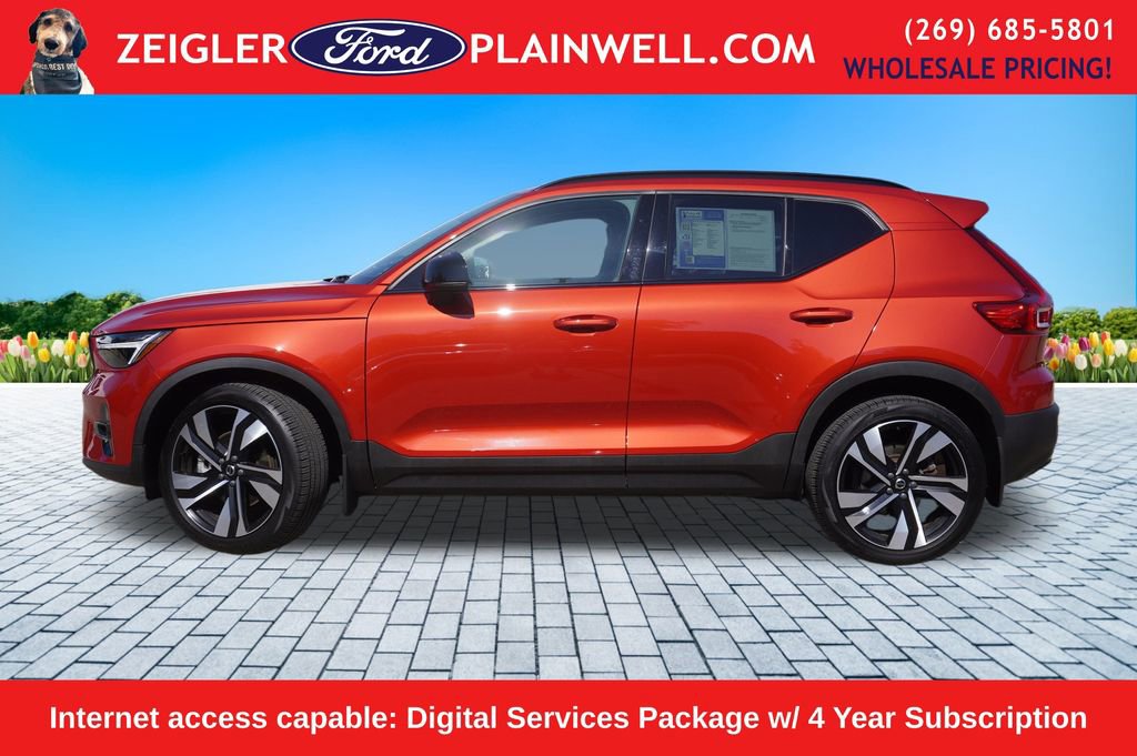 Used 2023 Volvo XC40 B5 Plus w/ Protection Package Premier image 2