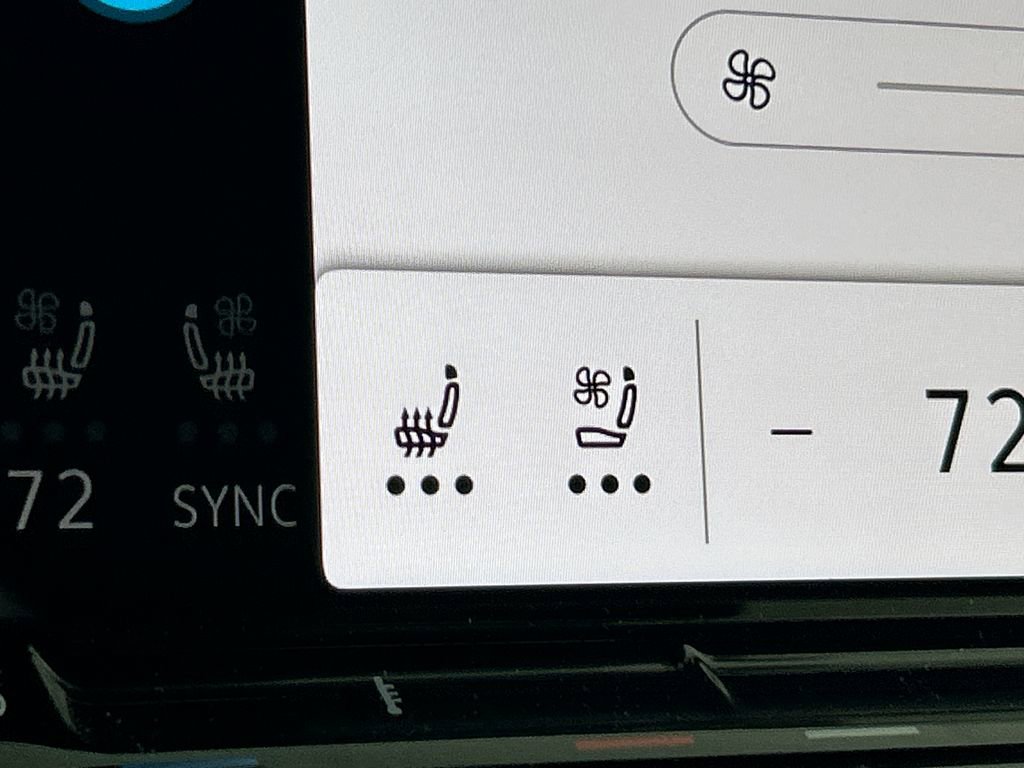 New 2026 Volkswagen Atlas Cross Sport SE image 28