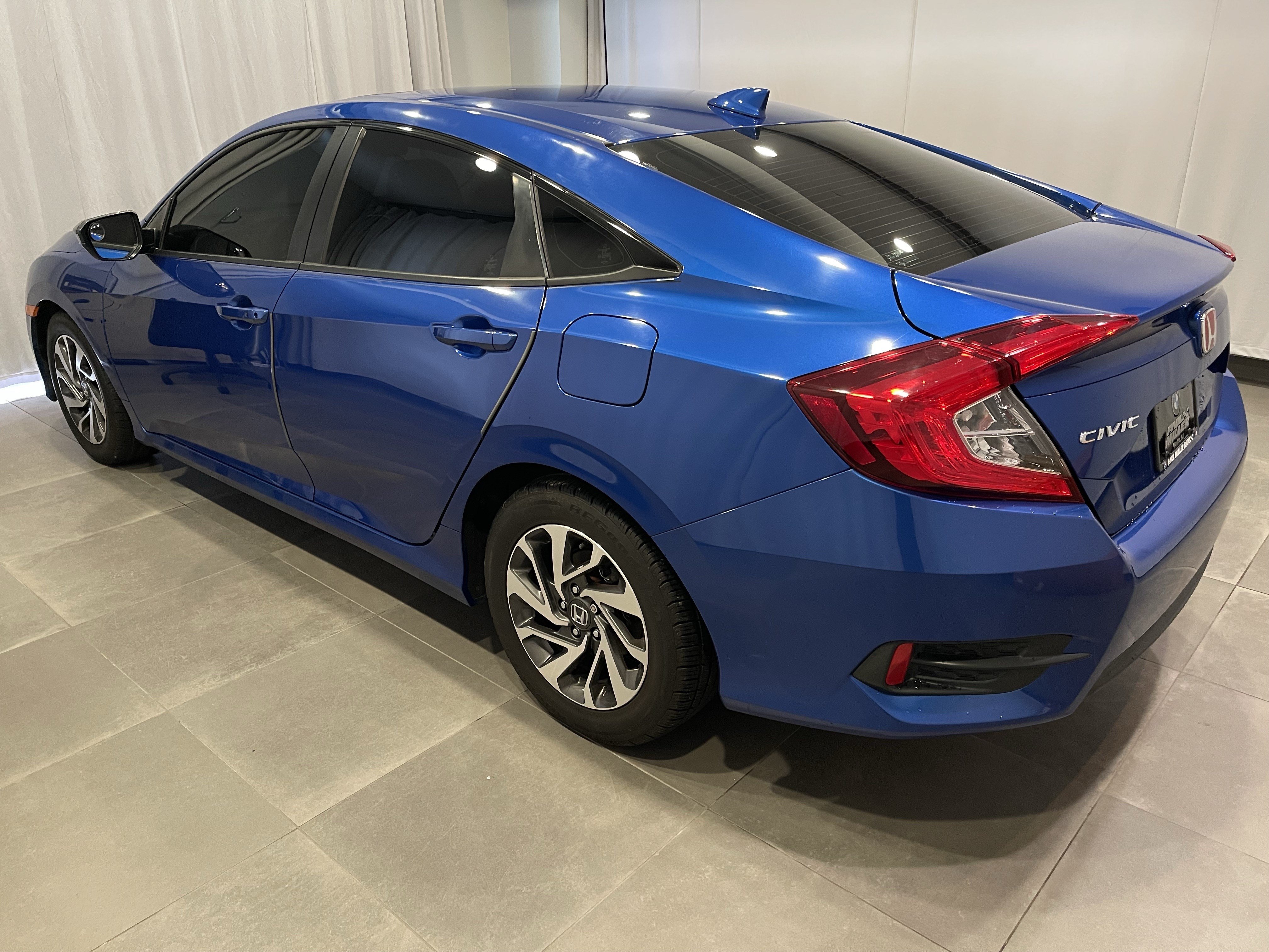 Used 2018 Honda Civic EX image 5