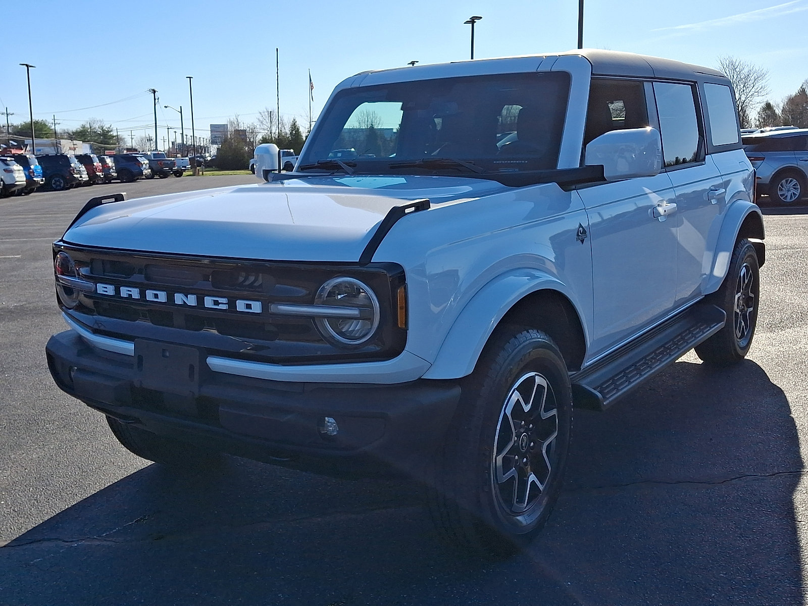 Used 2025 Ford Bronco Outer Banks image 3