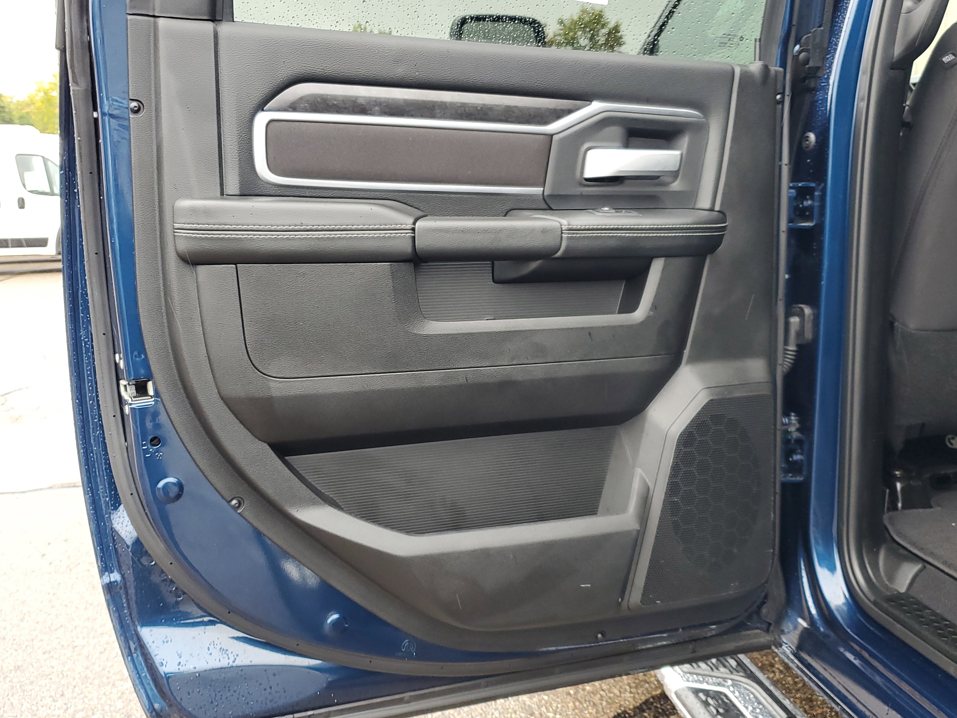 Used 2024 RAM 2500 Big Horn w/ Sport Appearance Package image 22