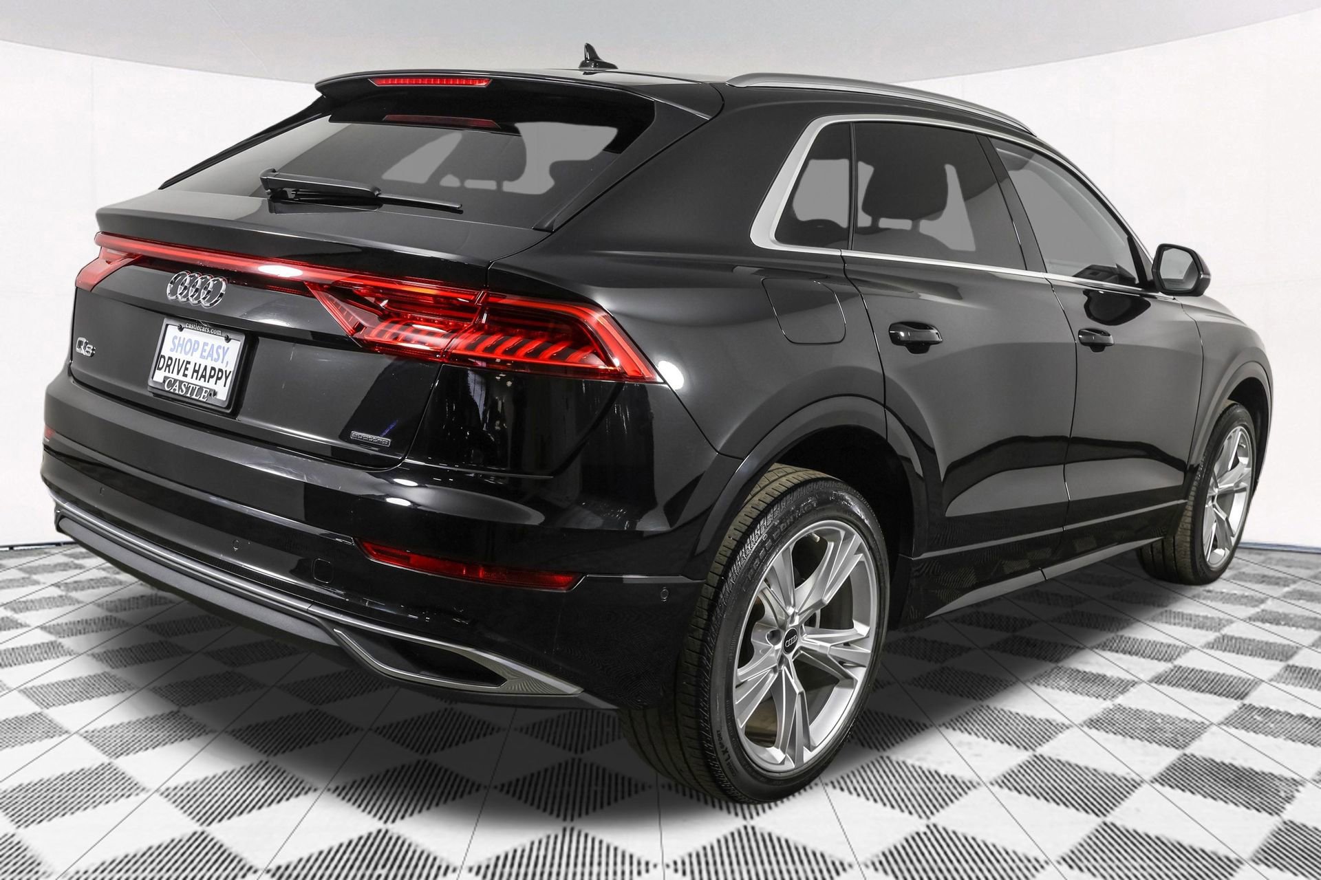 Used 2022 Audi Q8 Premium image 18
