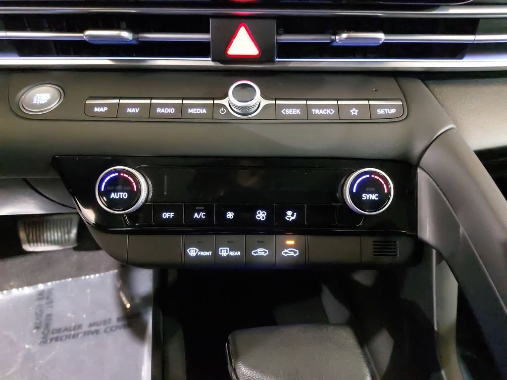 Certified 2024 Hyundai Elantra SEL image 25
