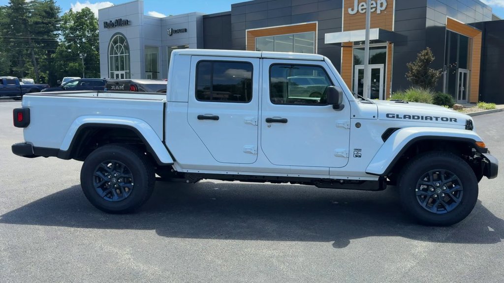 New 2026 Jeep Gladiator Sport AWD/4WD image 8