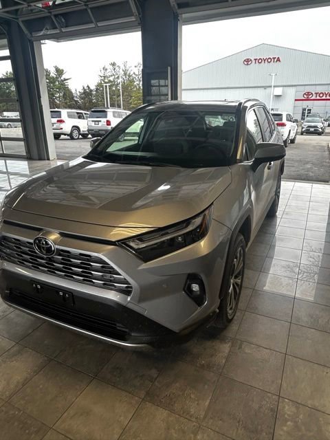 Used 2025 Toyota RAV4 Limited w/ Advanced Technology Package image 9