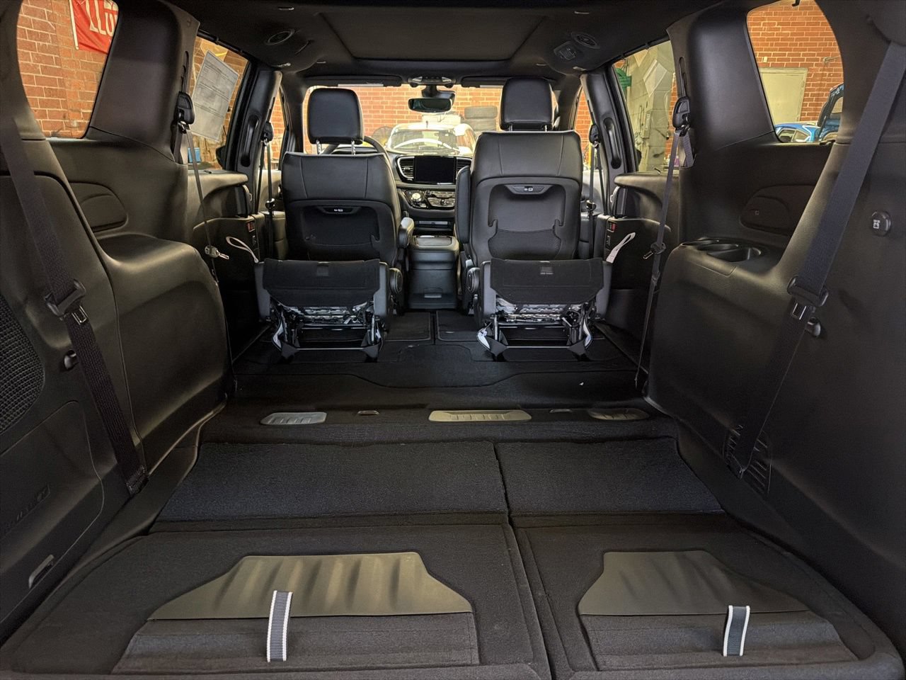 New 2027 Chrysler Pacifica Limited w/ S Appearance Package FWD image 21