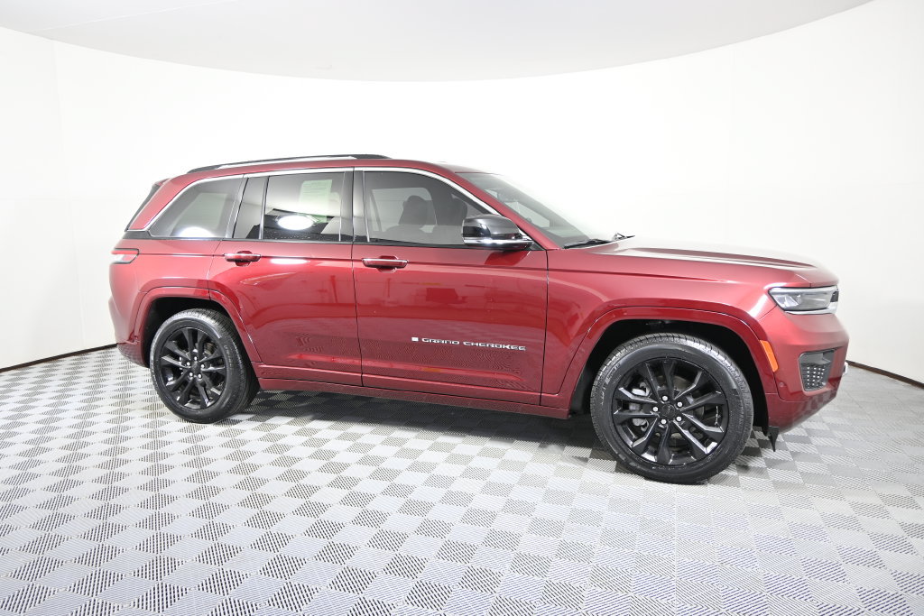 Used 2022 Jeep Grand Cherokee Overland AWD/4WD image 8
