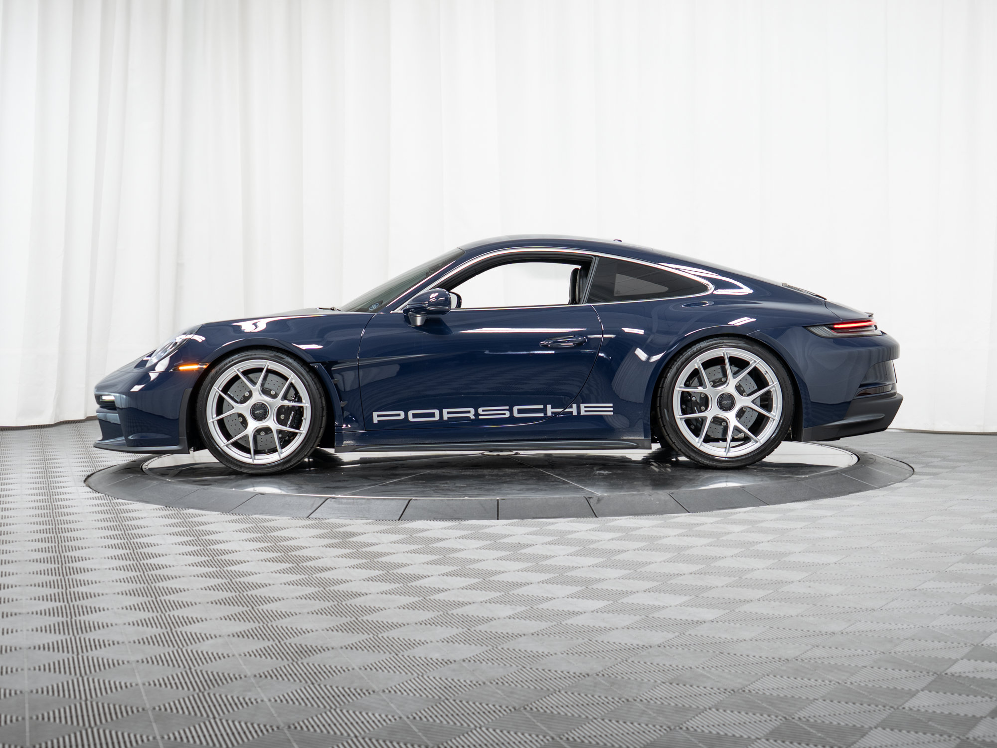 Used 2024 Porsche 911 GT3 RS RWD image 38