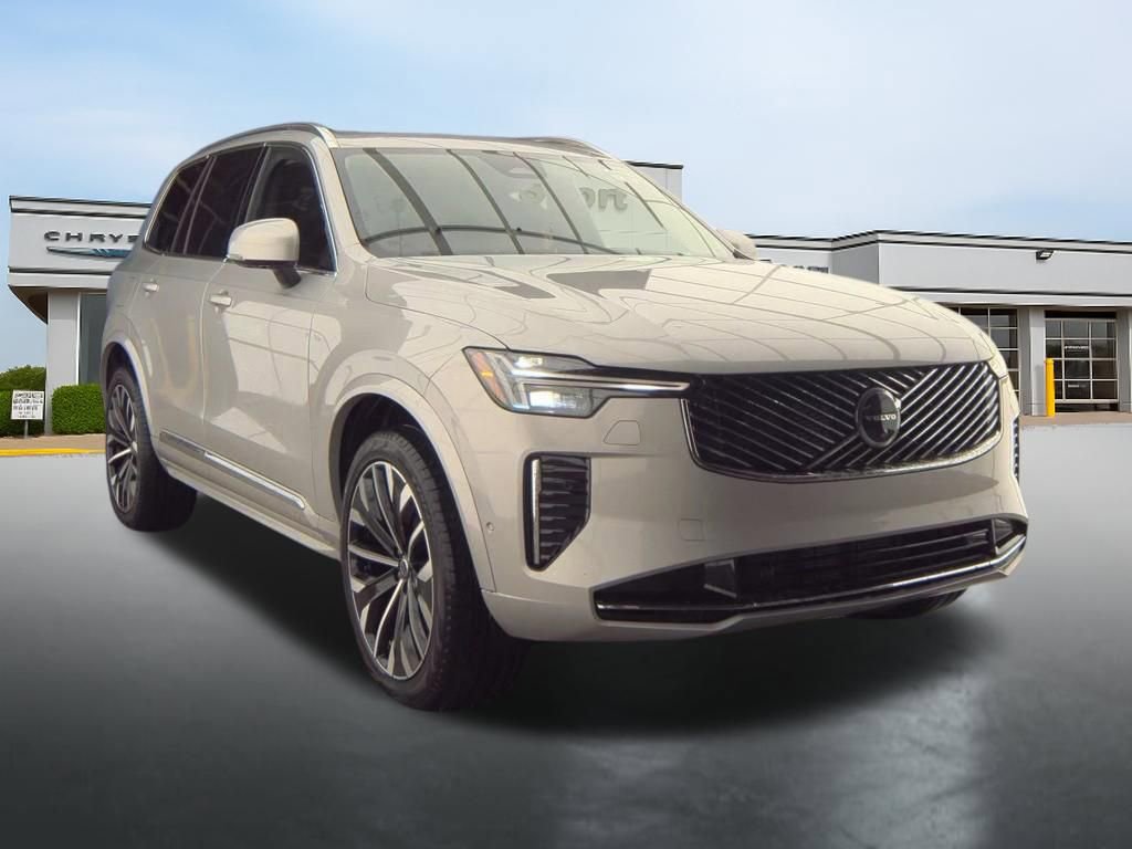 Used 2025 Volvo XC90 B6 Plus image 3