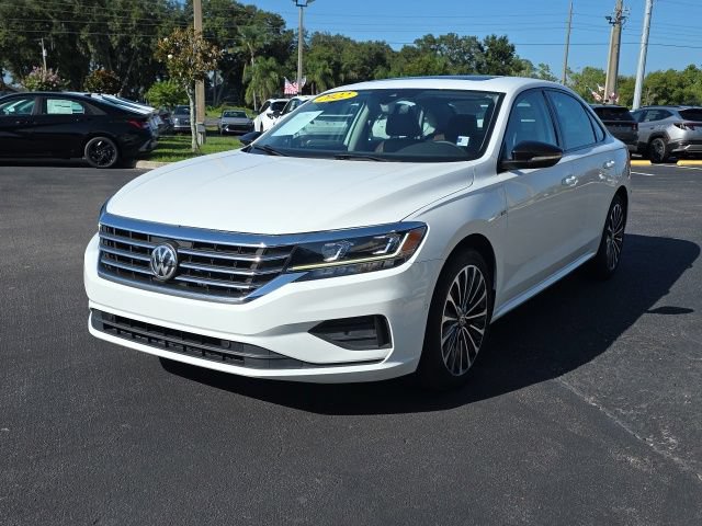 Used 2022 Volkswagen Passat 2.0T FWD image 2