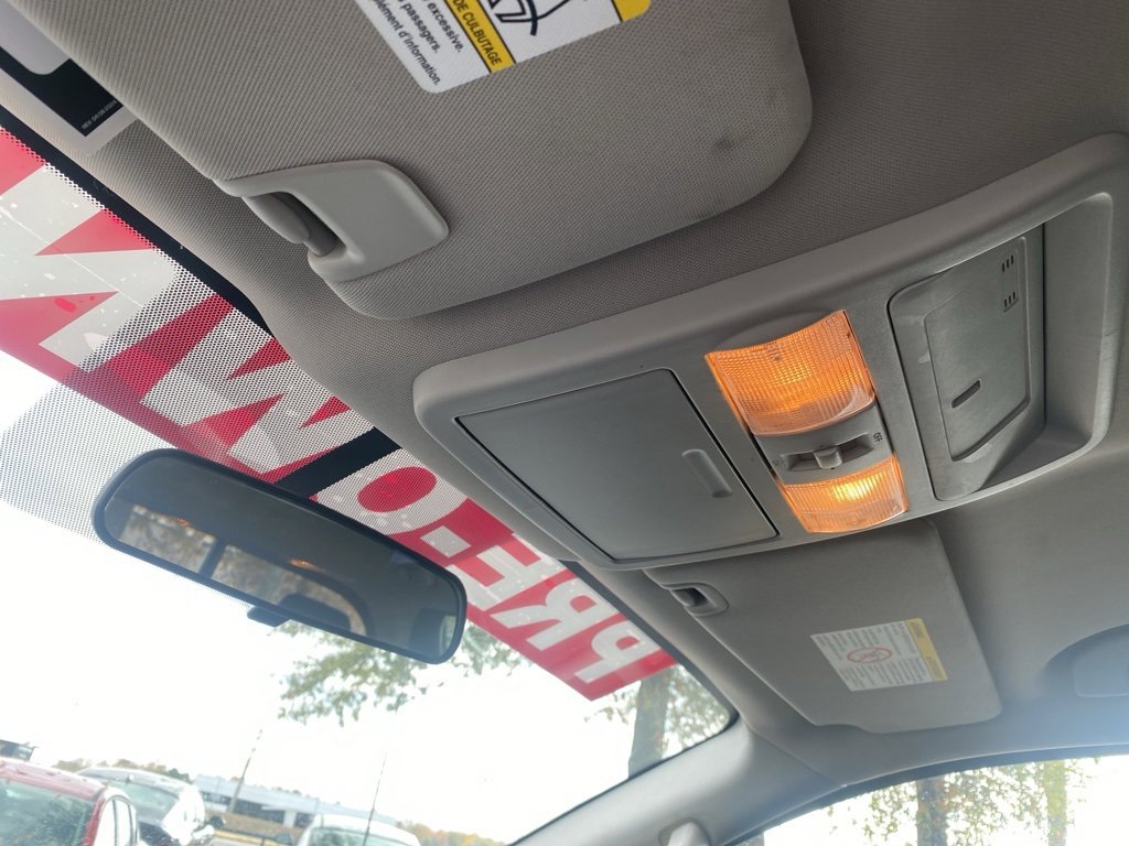 Used 2018 Nissan Titan SV image 22