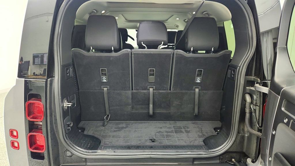 Used 2023 Land Rover Defender 130 S image 23