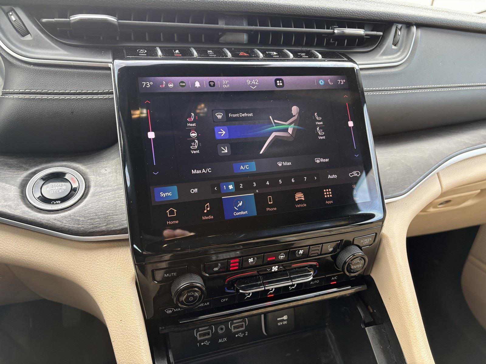 Used 2024 Jeep Grand Cherokee Limited w/ Luxury Tech Group II image 16