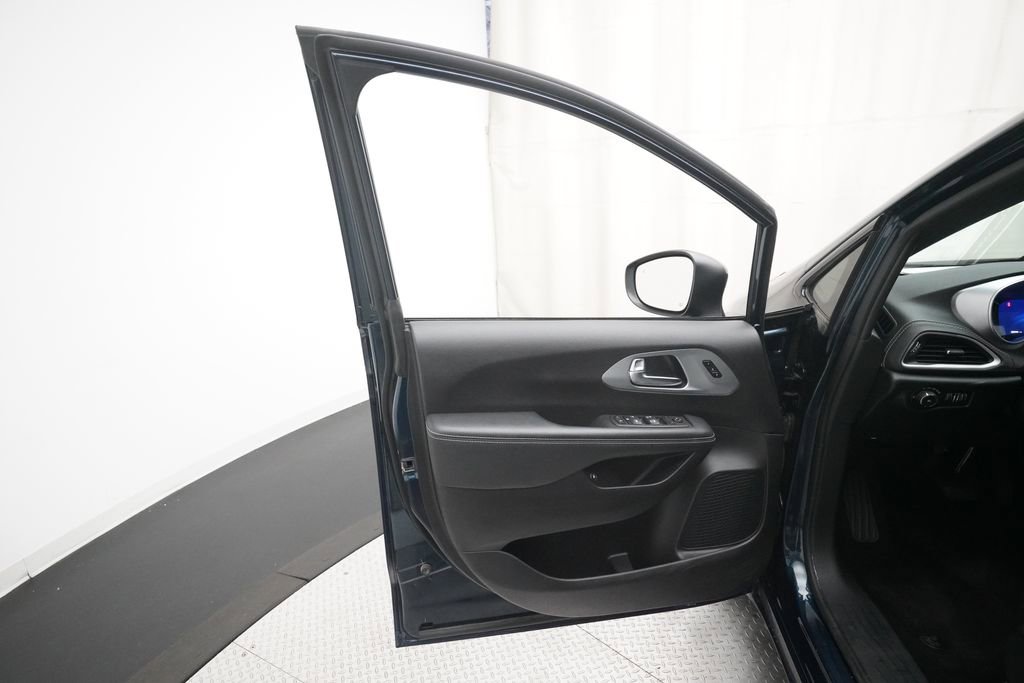 Used 2023 Chrysler Pacifica Touring-L w/ S Appearance Package image 29