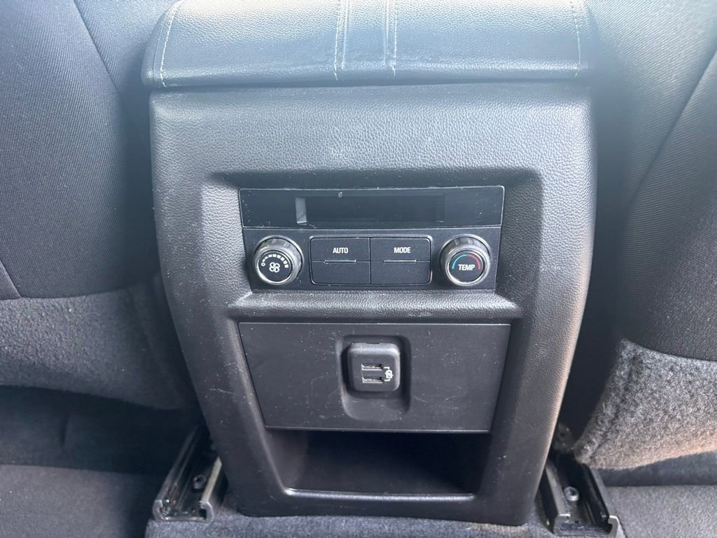 Used 2022 Chevrolet Traverse LT image 22