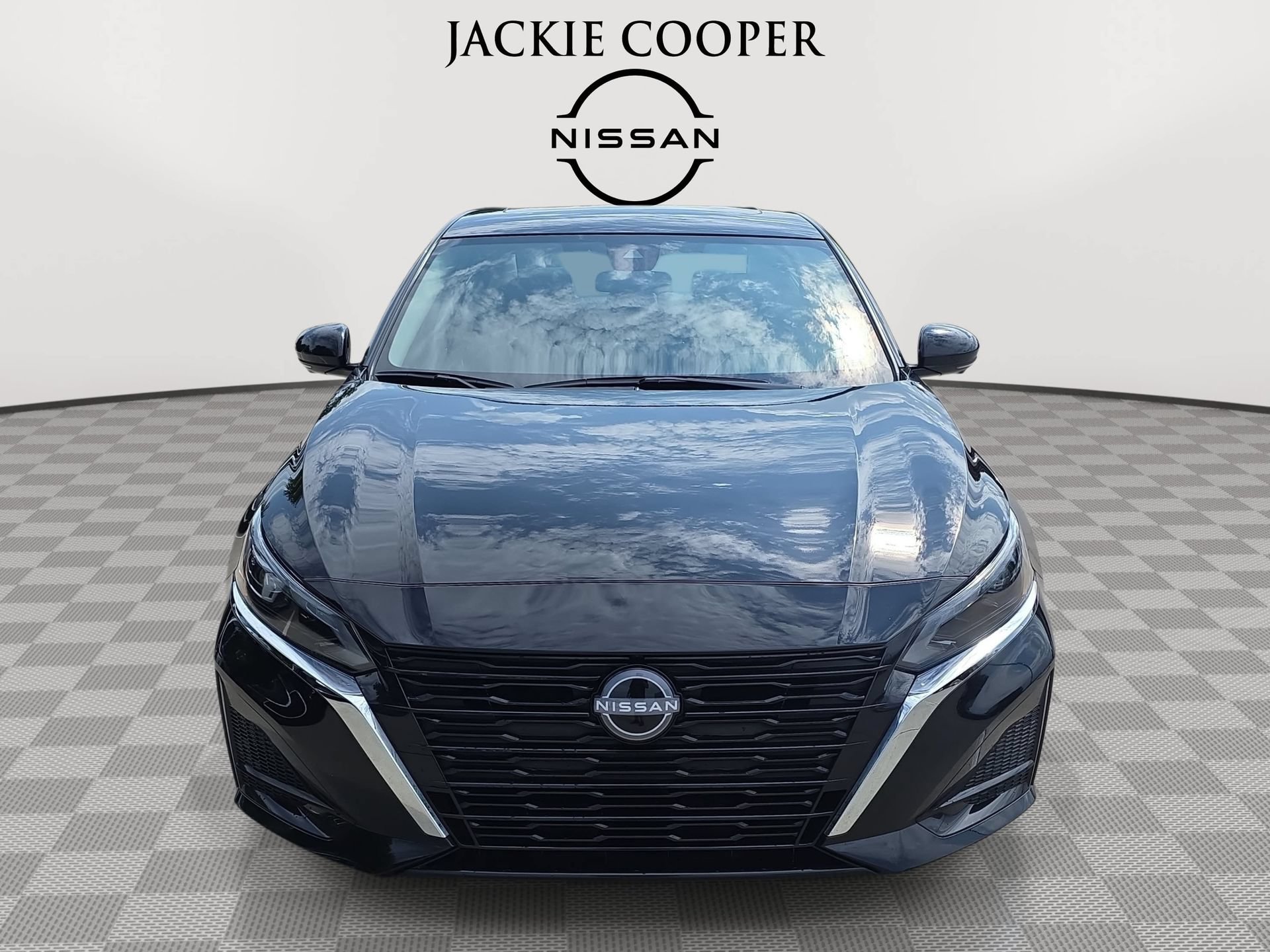 Used 2025 Nissan Altima 2.5 SL FWD image 2