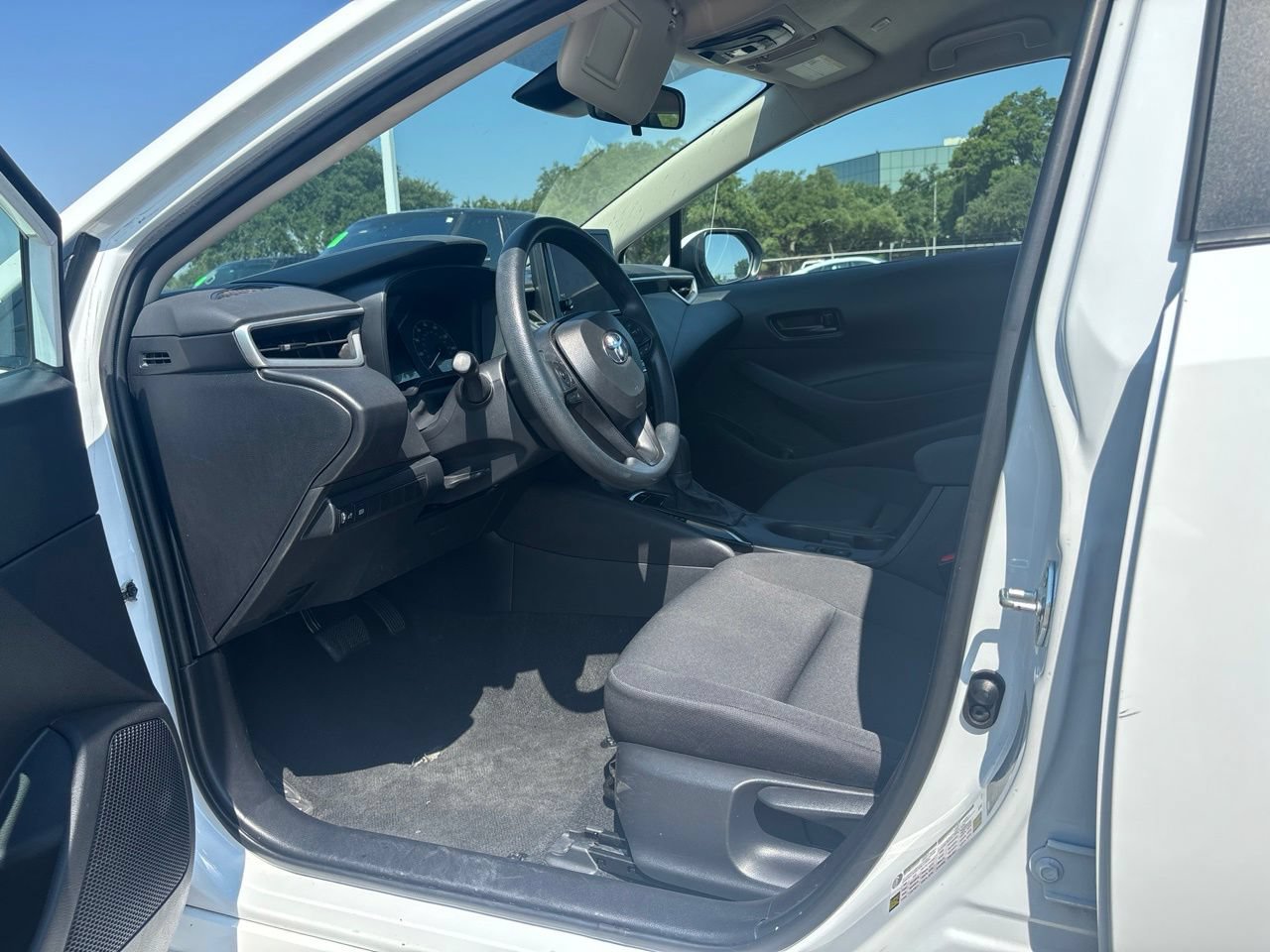 Used 2024 Toyota Corolla LE FWD image 6