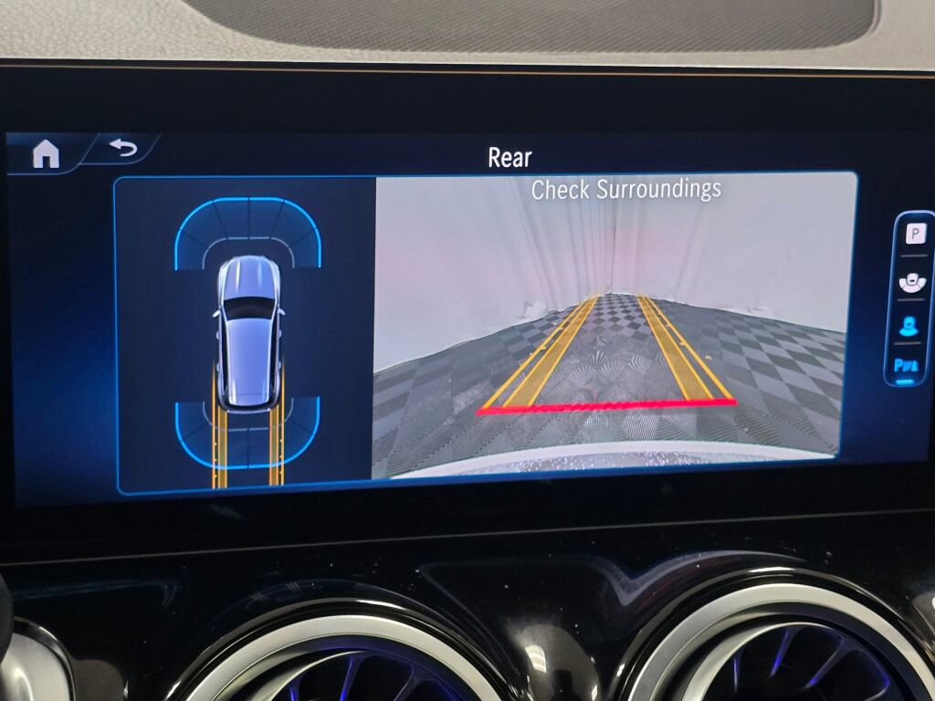 Used 2025 Mercedes-Benz GLB 250 4MATIC image 42