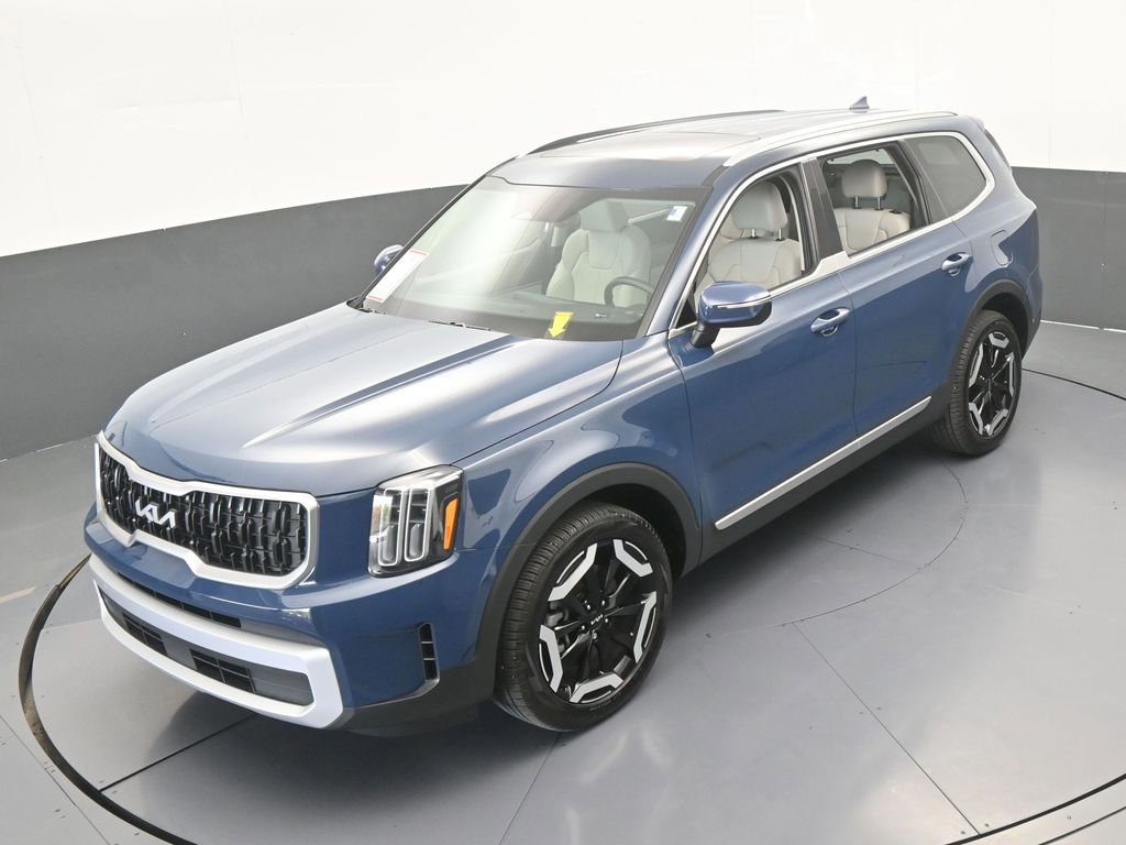 Used 2025 Kia Telluride EX w/ EX Captain's Chair Package image 52