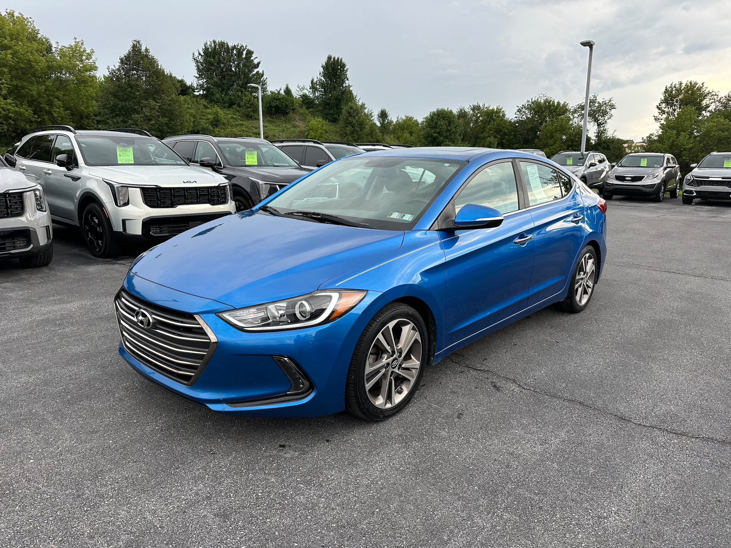 Used 2017 Hyundai Elantra Limited w/ Limited Tech Package 04