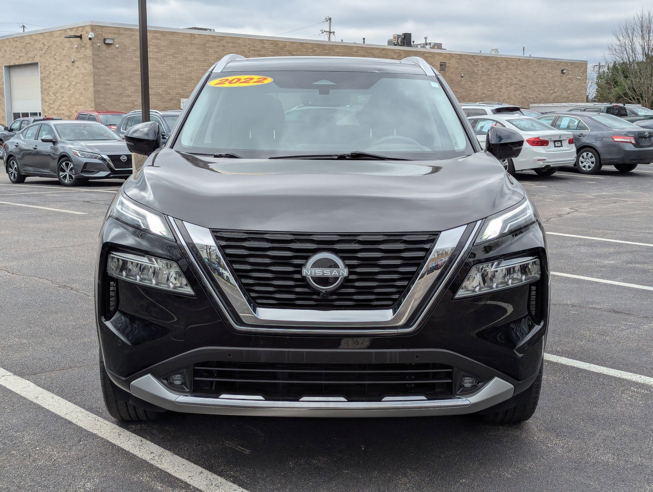 Certified 2022 Nissan Rogue Platinum w/ Head-Up Display Package image 2