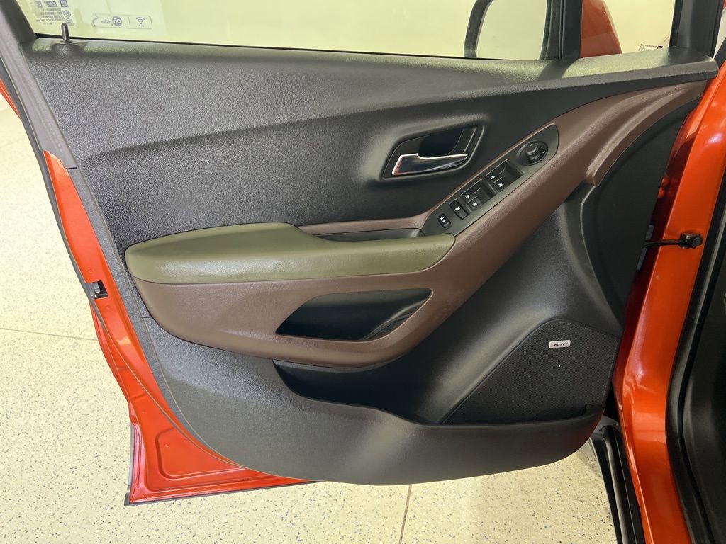 Used 2016 Chevrolet Trax LT w/ LT Sun and Sound Package image 19