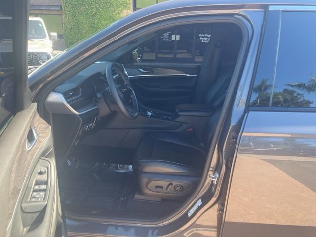 Used 2024 Jeep Grand Cherokee L Limited image 11