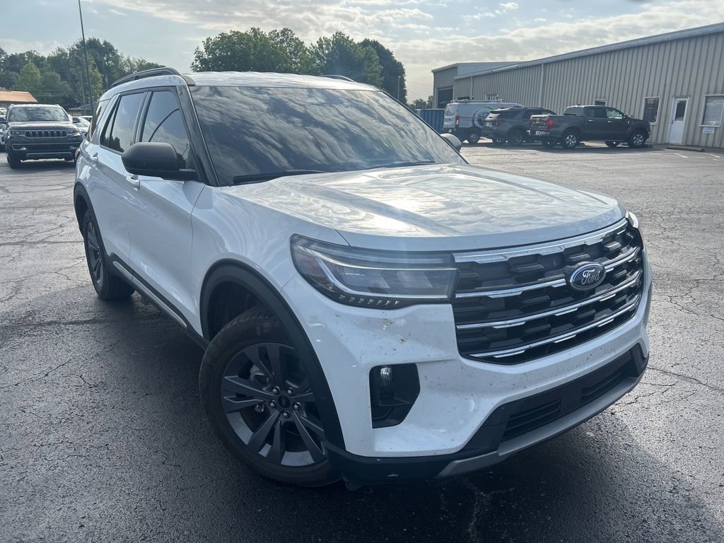 Used 2025 Ford Explorer Active w/ Active Comfort Package AWD/4WD image 1