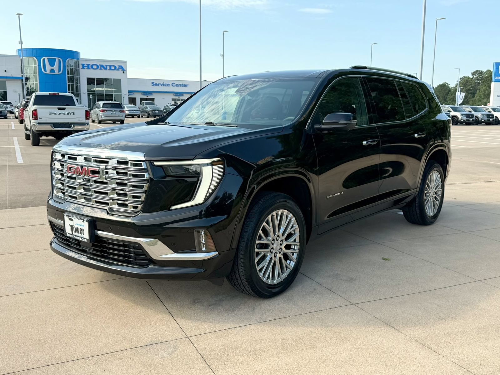 Used 2024 GMC Acadia Denali w/ Super Cruise Package FWD image 3